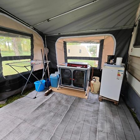 Camping Le Val Aux Fees - Broceliande Concoret ภายนอก รูปภาพ