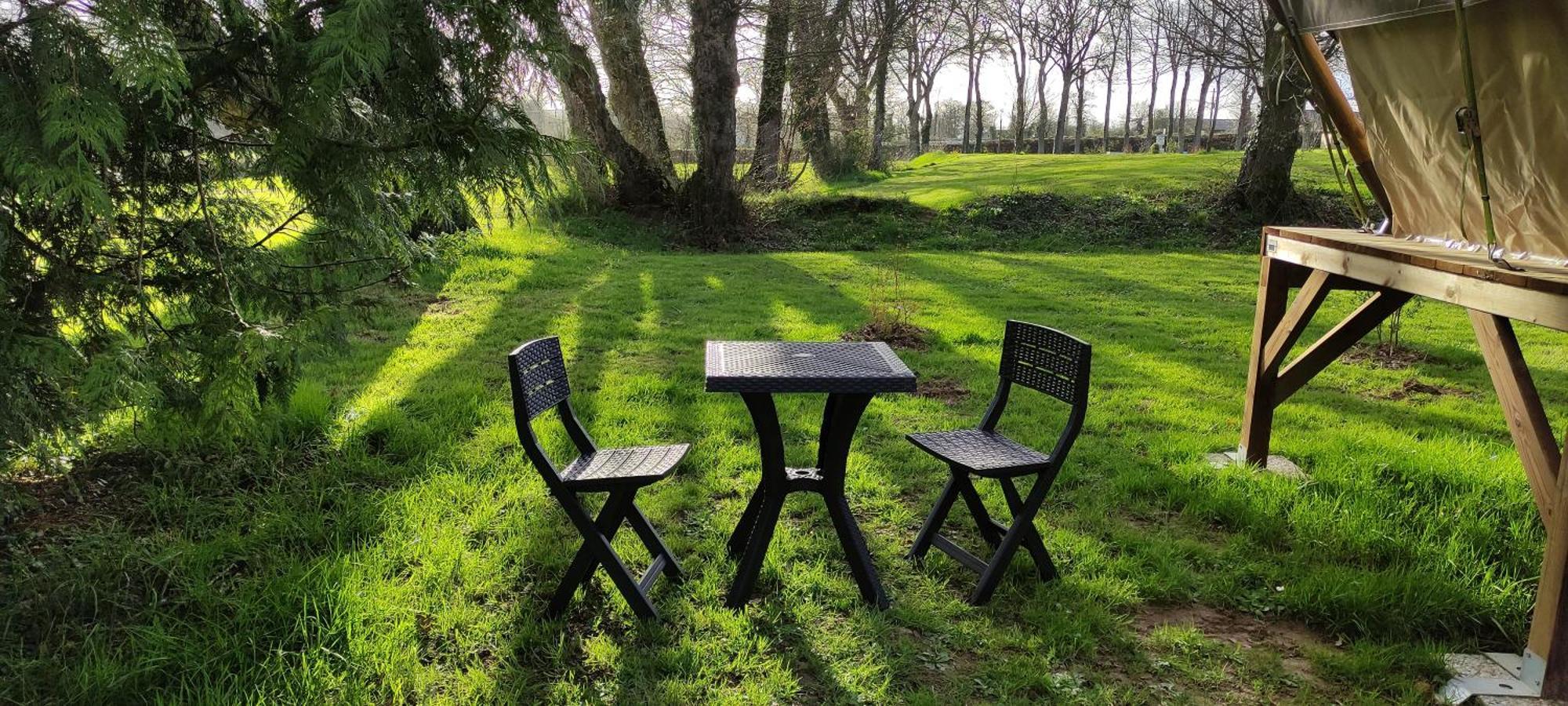 Camping Le Val Aux Fees - Broceliande Concoret ภายนอก รูปภาพ