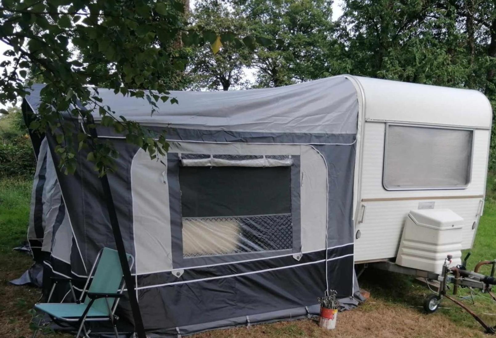 Camping Le Val Aux Fees - Broceliande Concoret ภายนอก รูปภาพ
