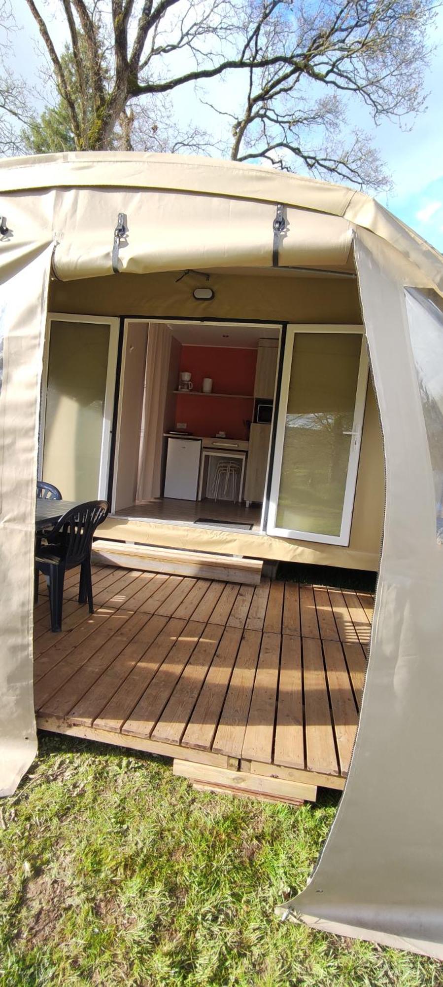 Camping Le Val Aux Fees - Broceliande Concoret ภายนอก รูปภาพ
