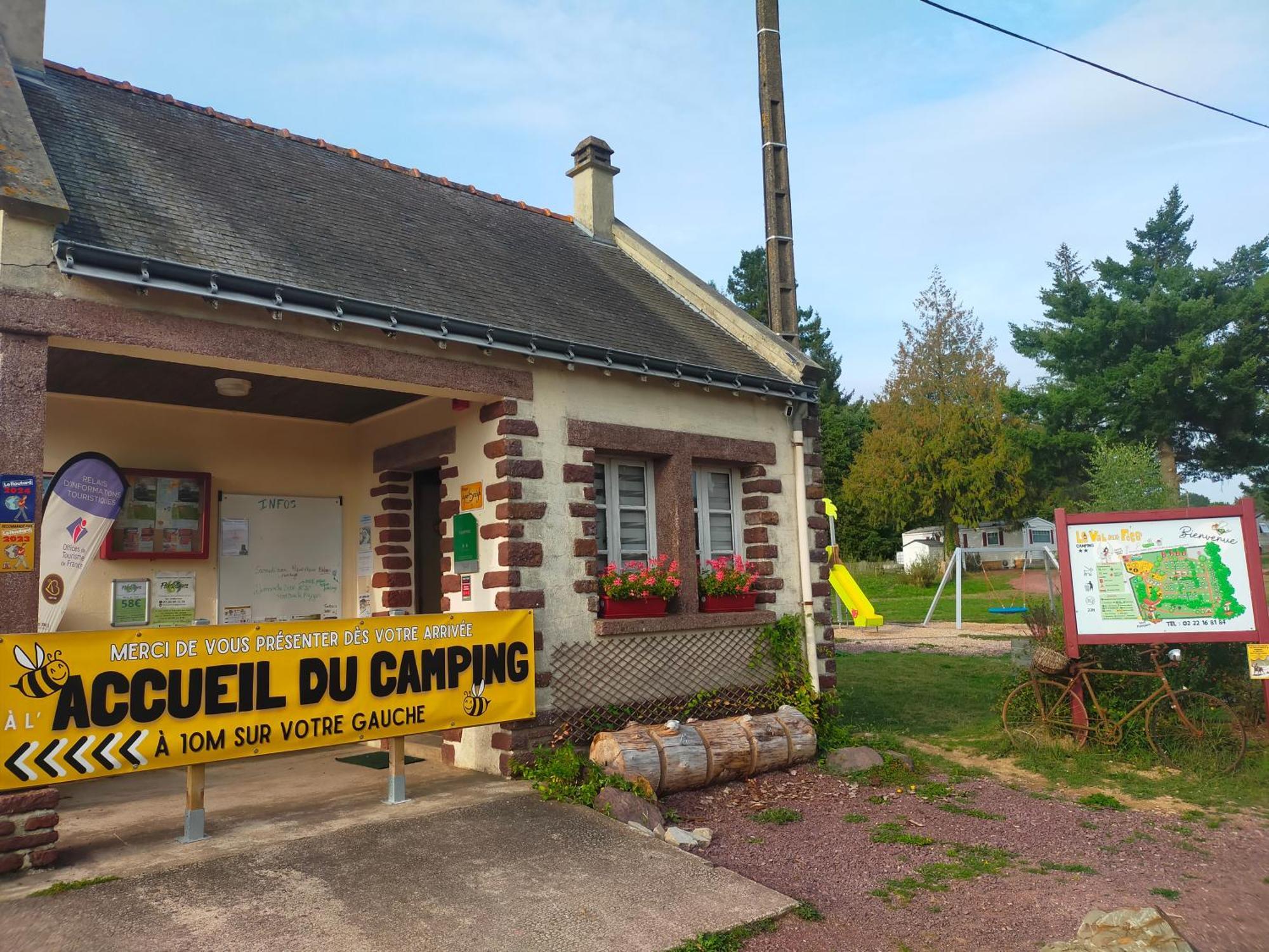 Camping Le Val Aux Fees - Broceliande Concoret ภายนอก รูปภาพ
