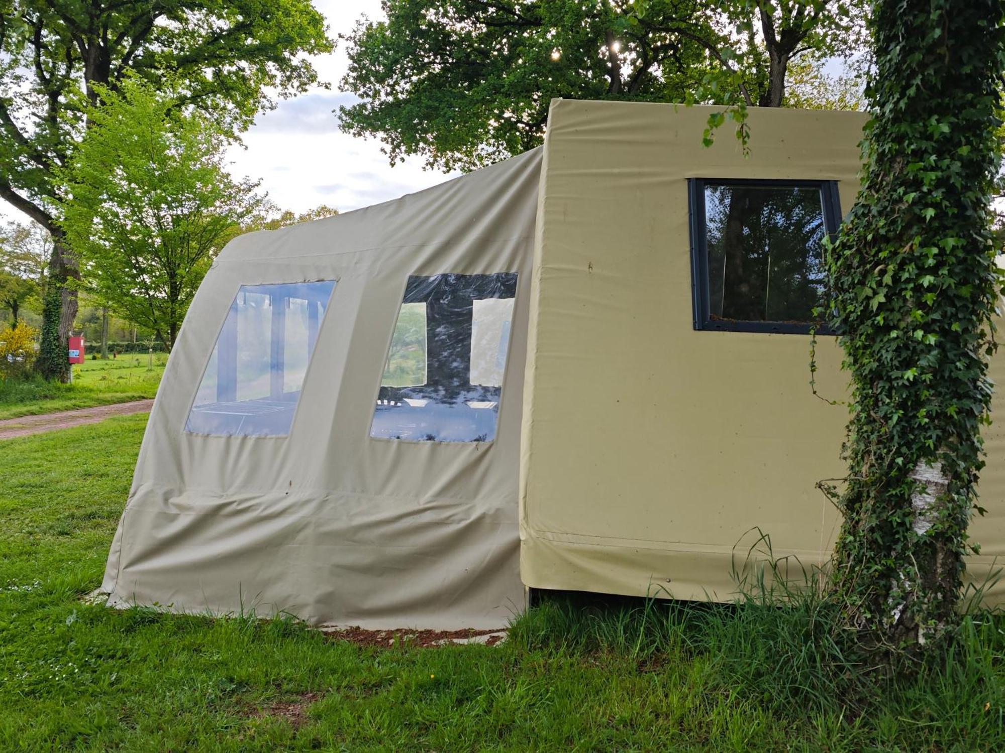 Camping Le Val Aux Fees - Broceliande Concoret ภายนอก รูปภาพ